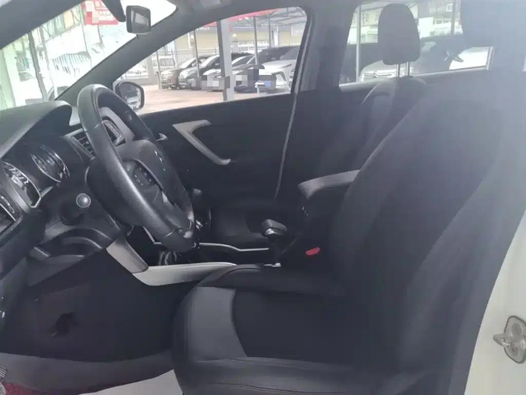 Citroën C3-XR 2015 1.6L Manual Pioneer Edition — миниатюра 11