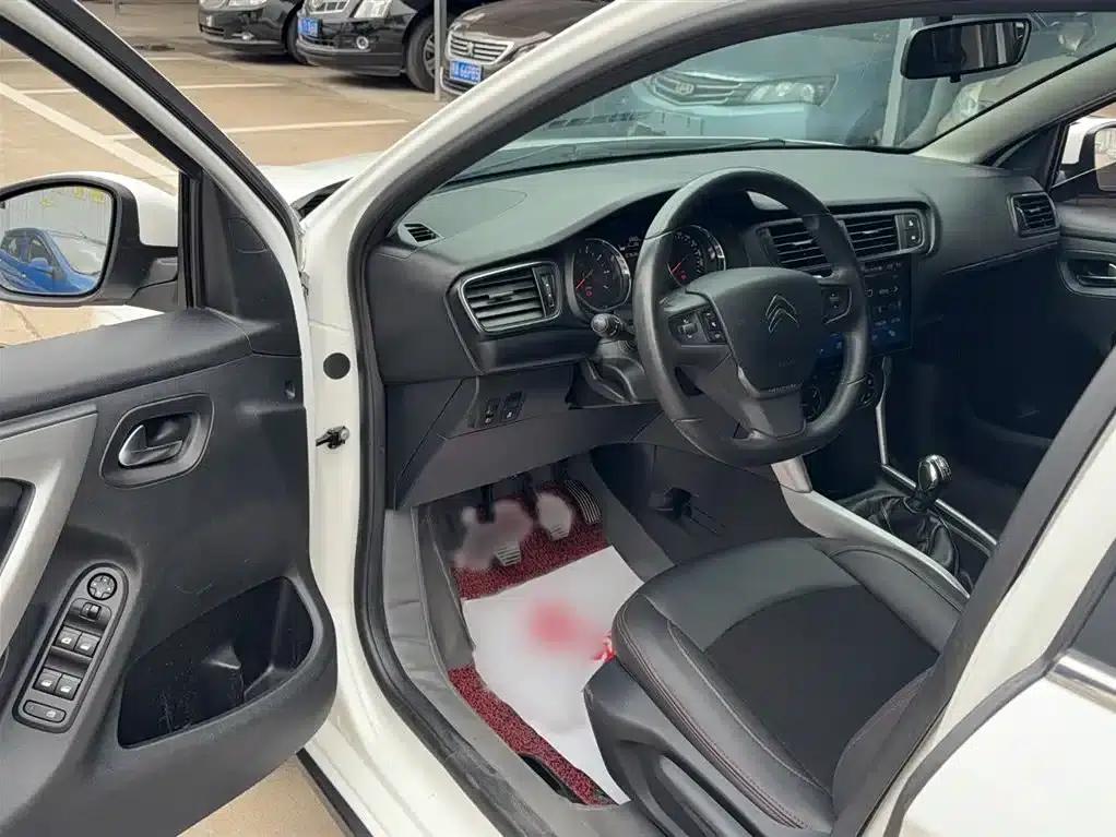 Citroën C3-XR 2015 1.6L Manual Pioneer Edition — миниатюра 12