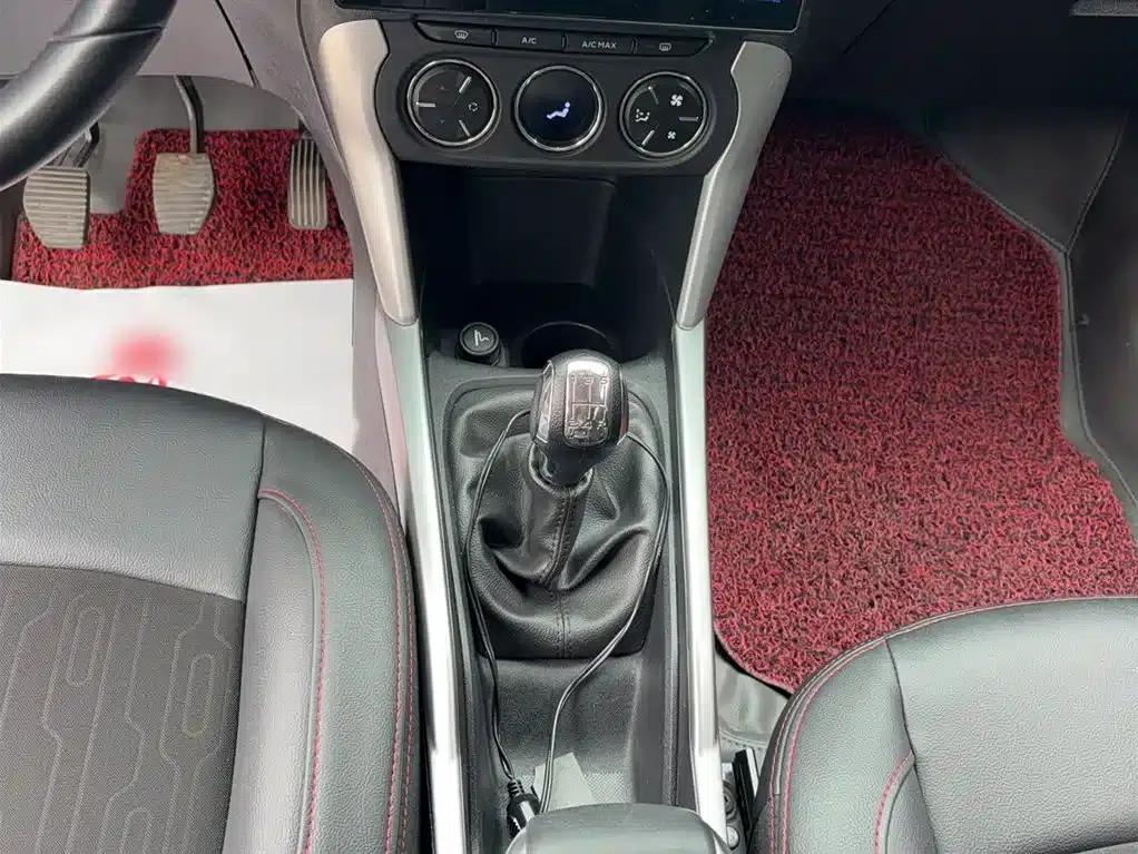 Citroën C3-XR 2015 1.6L Manual Pioneer Edition — миниатюра 17