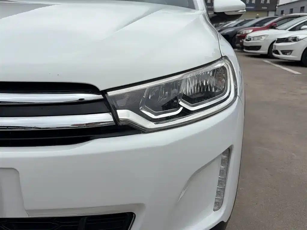 Citroën C3-XR 2015 1.6L Manual Pioneer Edition — миниатюра 19