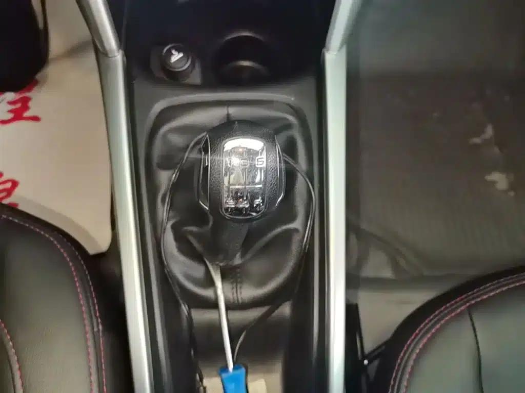 Citroën C3-XR 2015 1.6L Manual Pioneer Edition — миниатюра 10