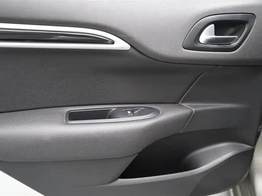 Citroën C4L 2015 1.8L Automatic Luxury Edition — миниатюра 15