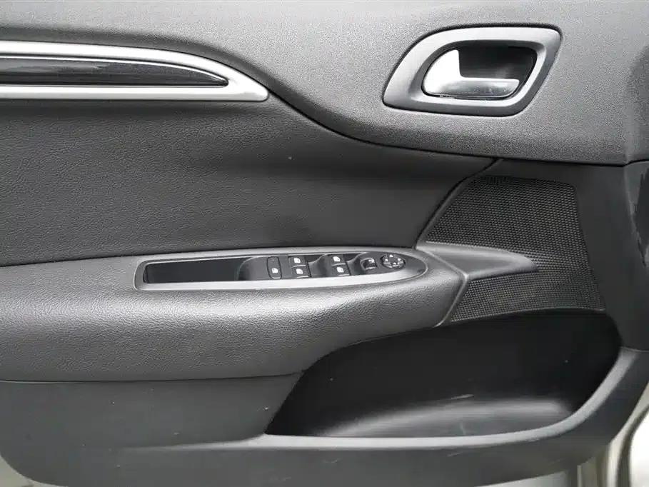 Citroën C4L 2015 1.8L Automatic Luxury Edition — миниатюра 5