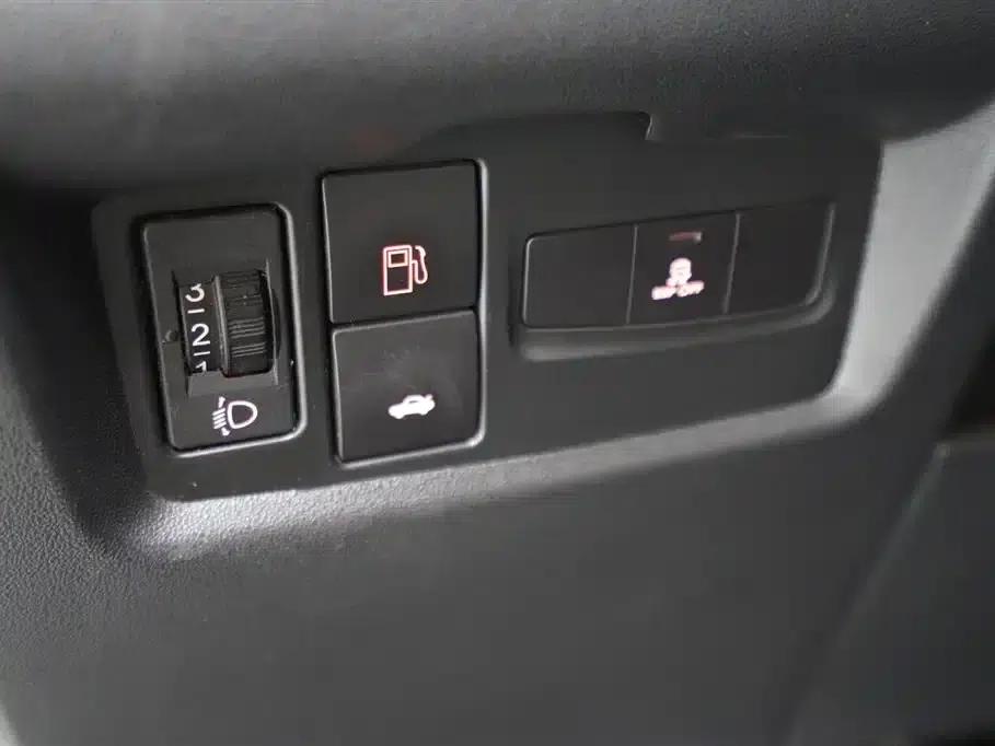 Citroën C4L 2015 1.8L Automatic Luxury Edition — миниатюра 7