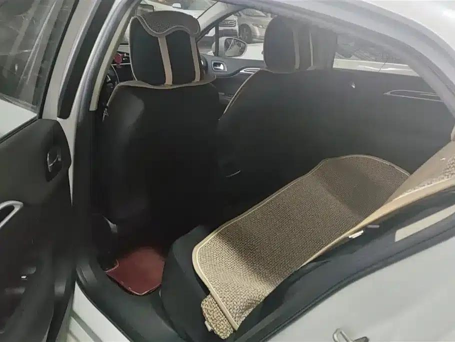 Citroën C4L 2015 1.8L Automatic Luxury Edition — миниатюра 11