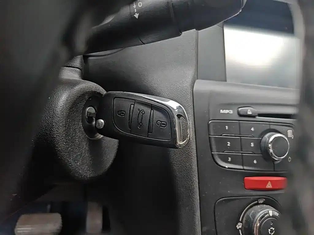 Citroën C4L 2014 1.8L Smart Drive Automatic Enjoyment Edition — миниатюра 9