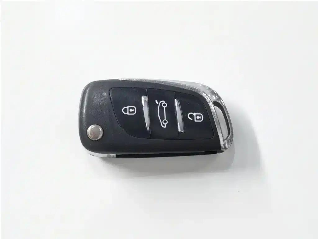 2016 Citroën Elysee 1.6L Manual Fashion Edition — миниатюра 19