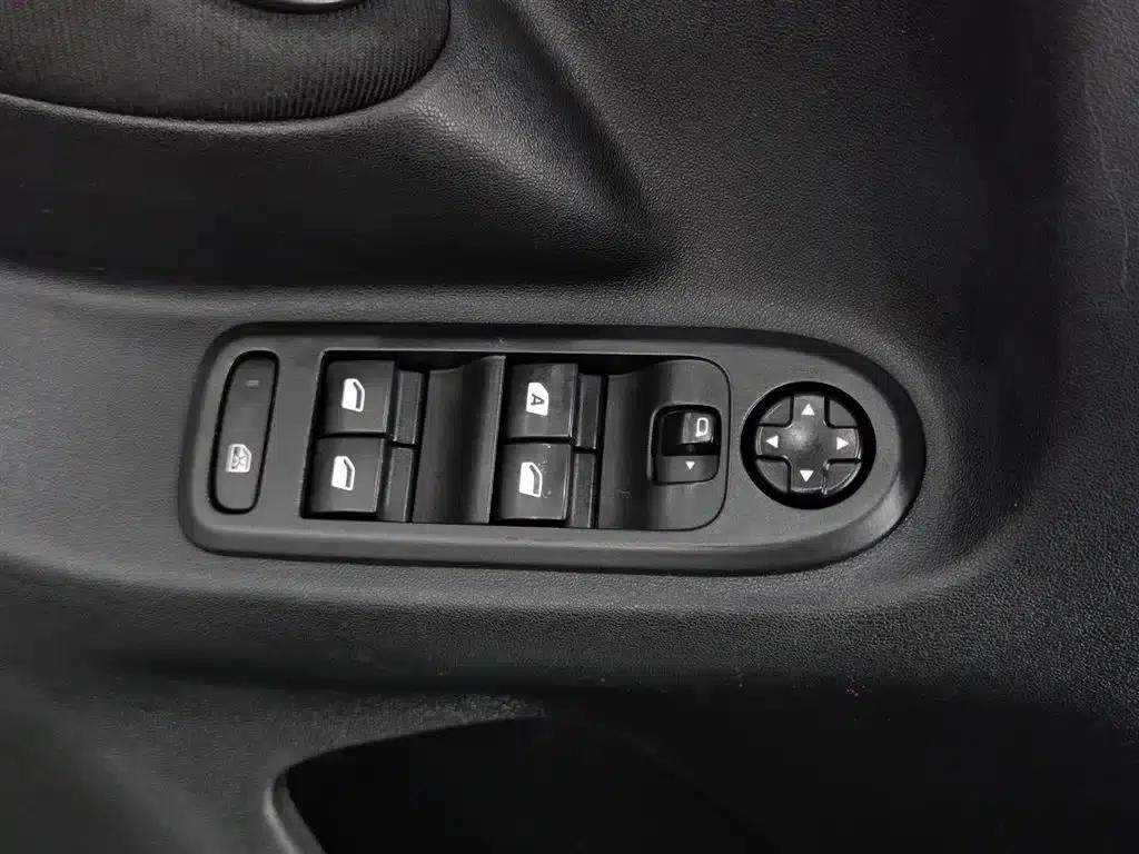 2016 Citroën Elysee 1.6L Manual Fashion Edition — миниатюра 9