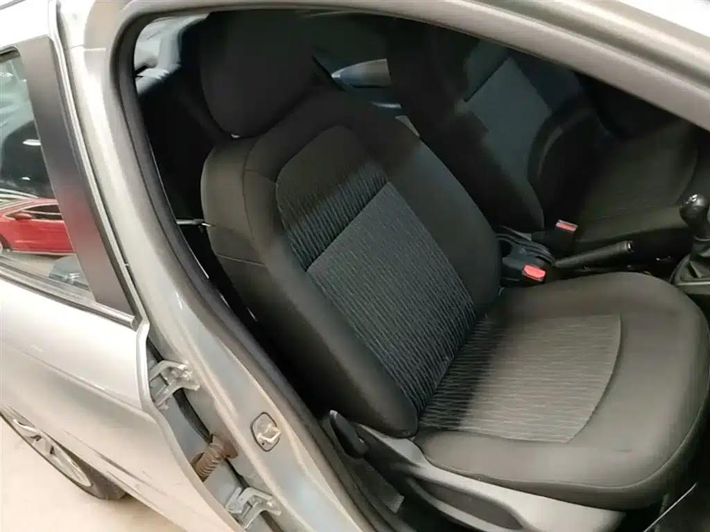 2014 Citroën Elysee 1.6L Manual Fashion Edition — миниатюра 25