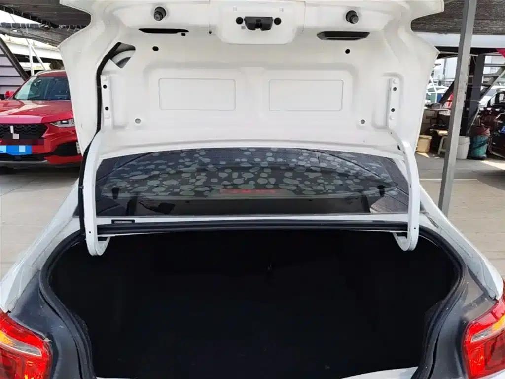 2017 Citroën Elysee 1.6L Automatic Comfort — миниатюра 19