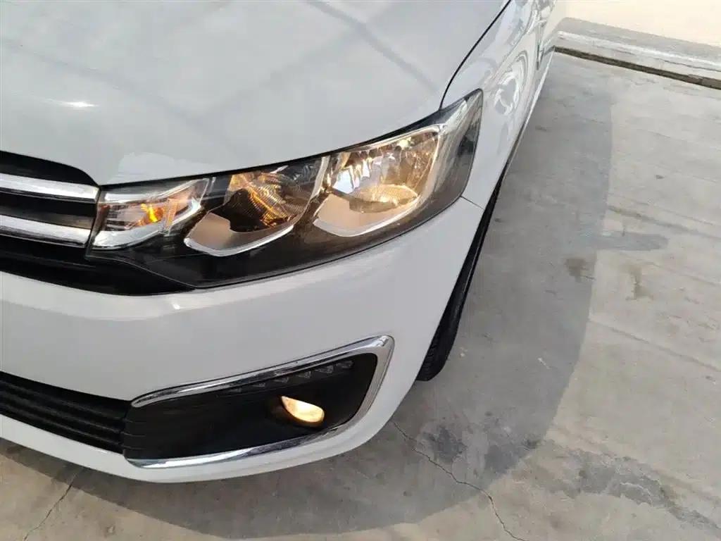 2017 Citroën Elysee 1.6L Automatic Comfort — миниатюра 24