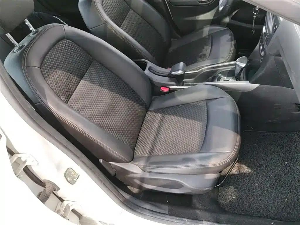 2017 Citroën Elysee 1.6L Automatic Comfort — миниатюра 25