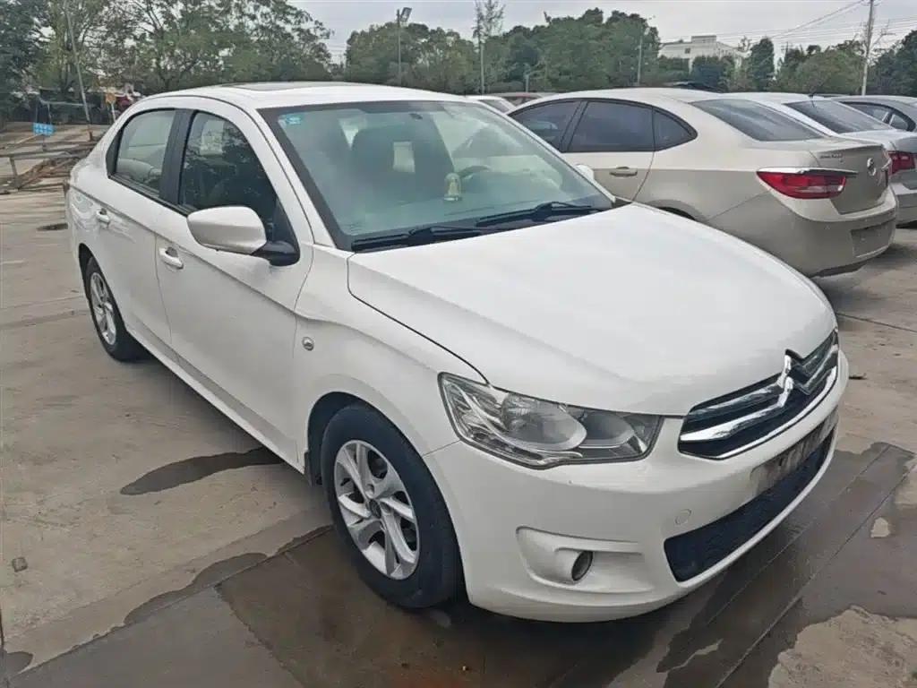 2014 Citroën Elysee 1.6L Manual Fashion Edition — миниатюра 4
