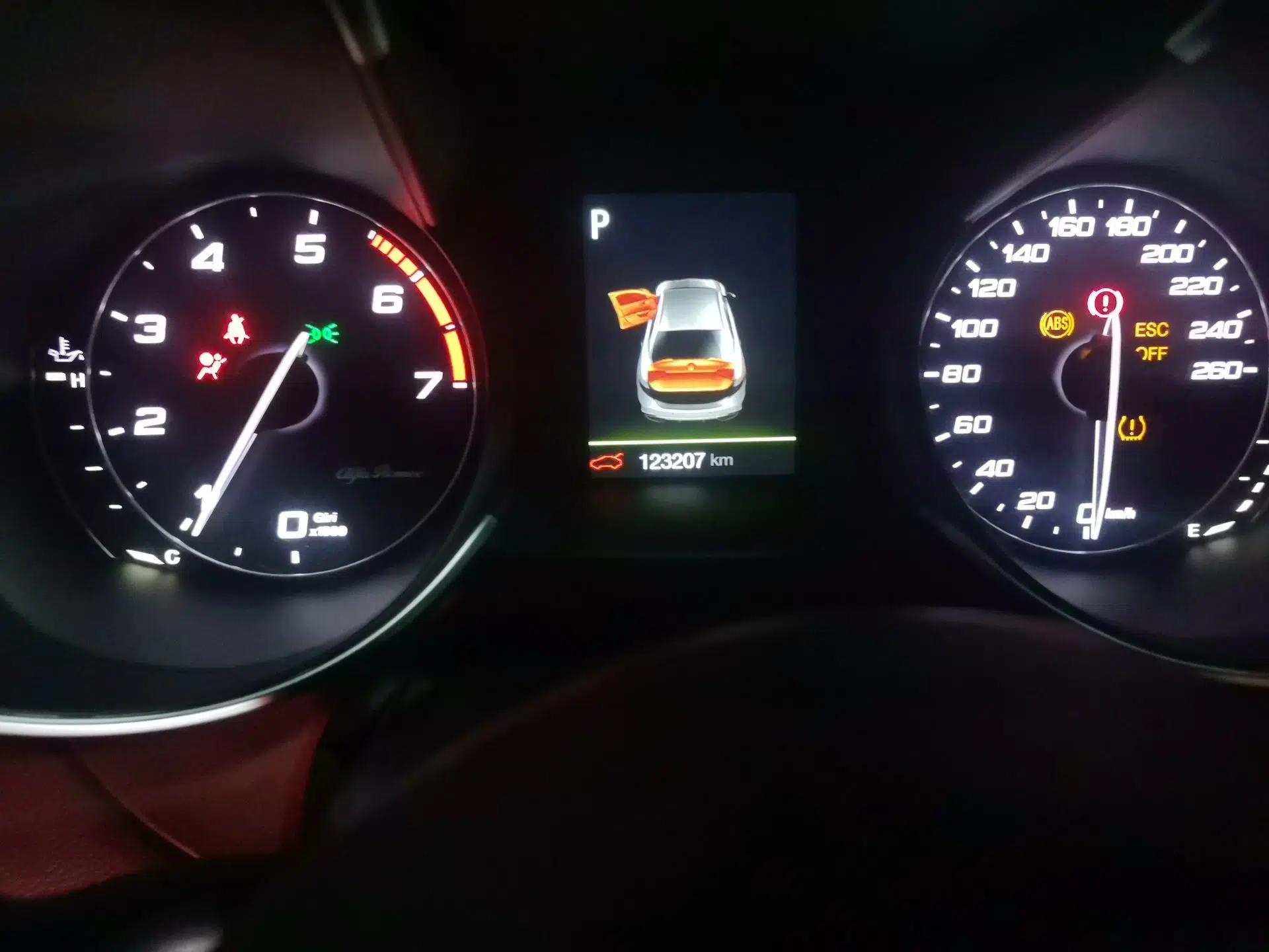 Alfa Romeo Giulia 2017 2.0T 200HP Elite Edition — миниатюра 13