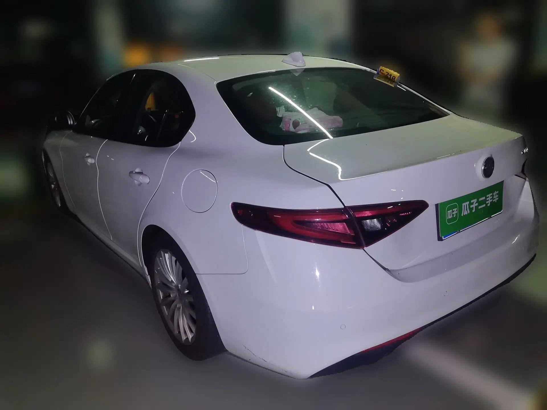 Alfa Romeo Giulia 2017 2.0T 200HP Elite Edition — миниатюра 4
