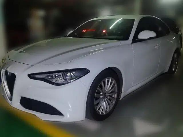 Alfa Romeo Giulia 2017 2.0T 200HP Elite Edition