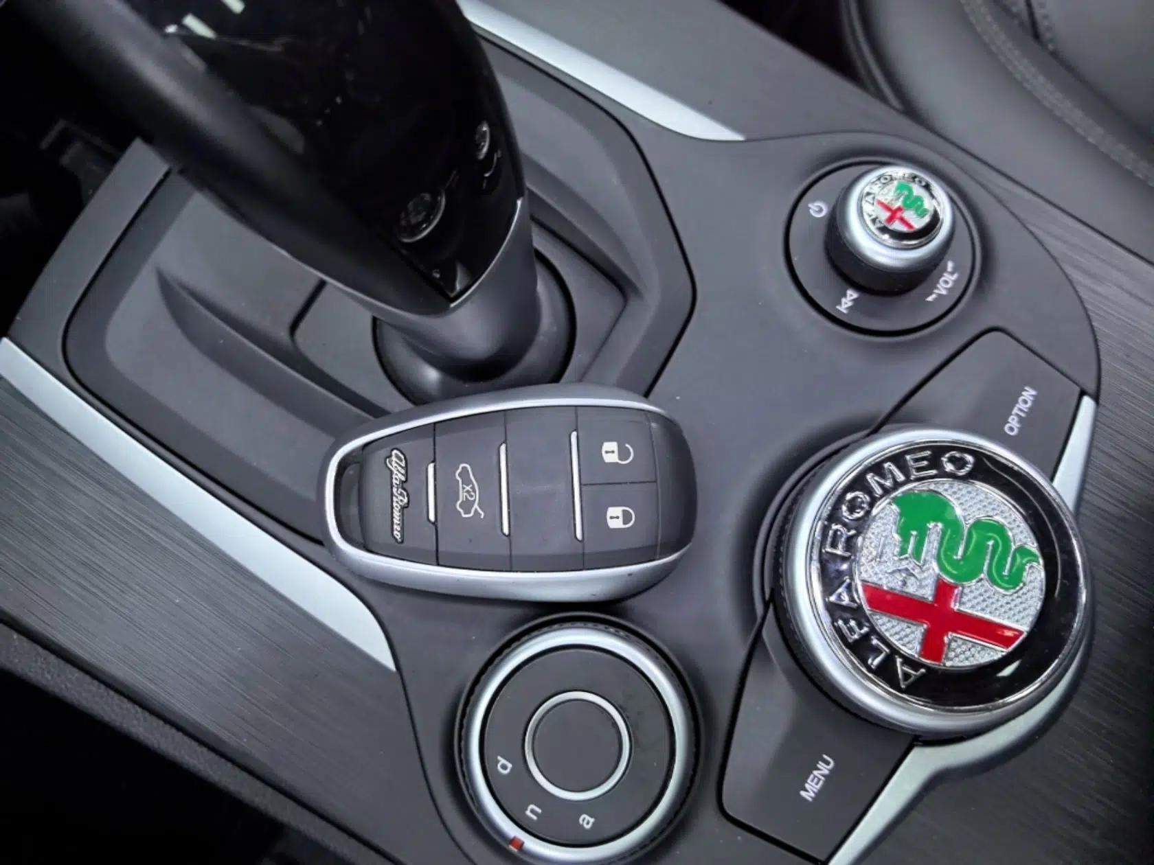 Alfa Romeo Stelvio 2017 2.0T 200HP Elite Edition — миниатюра 12