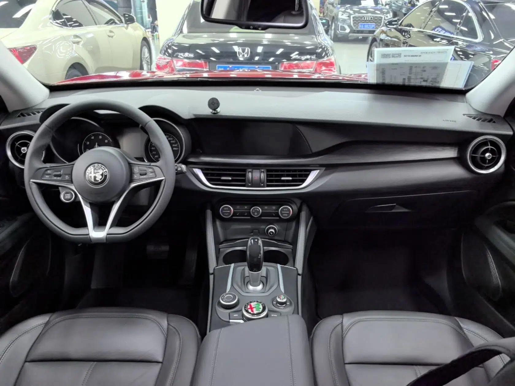 Alfa Romeo Stelvio 2017 2.0T 200HP Elite Edition — миниатюра 13
