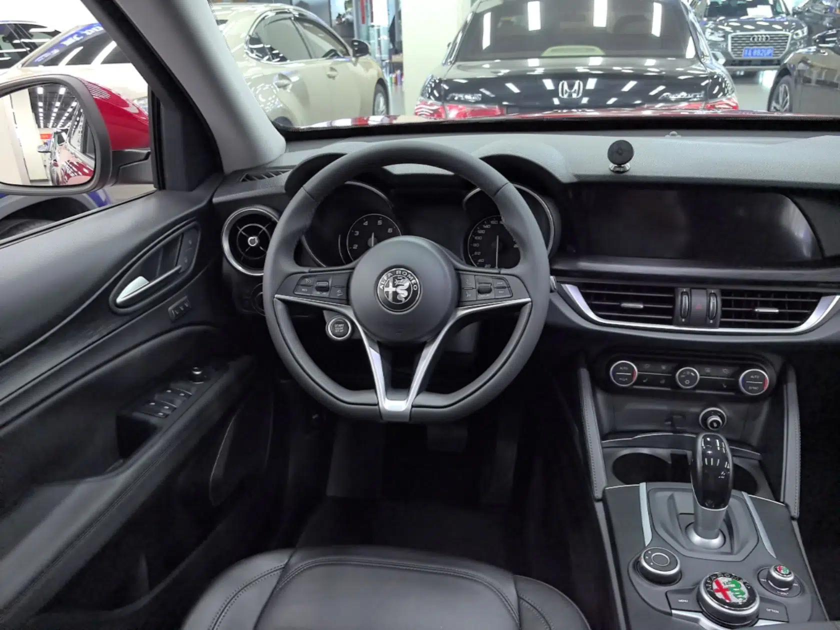 Alfa Romeo Stelvio 2017 2.0T 200HP Elite Edition — миниатюра 14