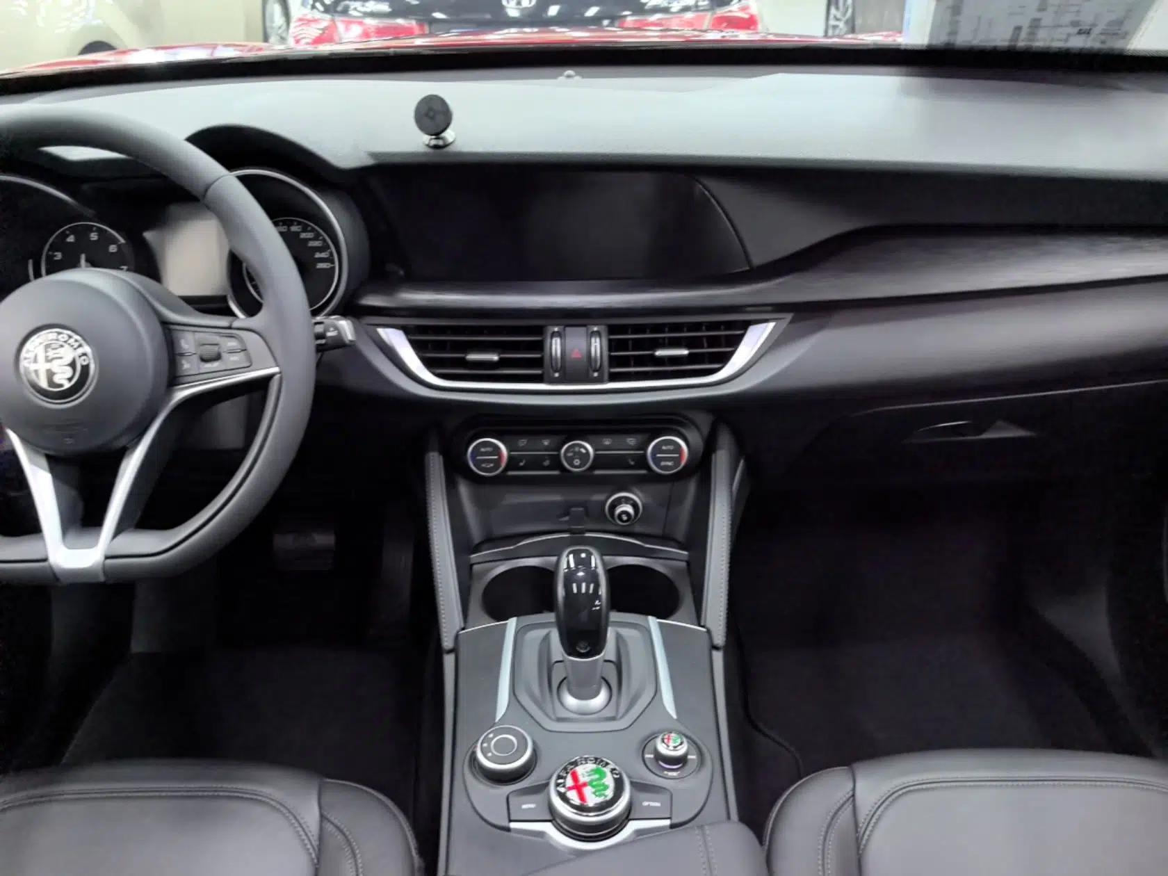 Alfa Romeo Stelvio 2017 2.0T 200HP Elite Edition — миниатюра 16