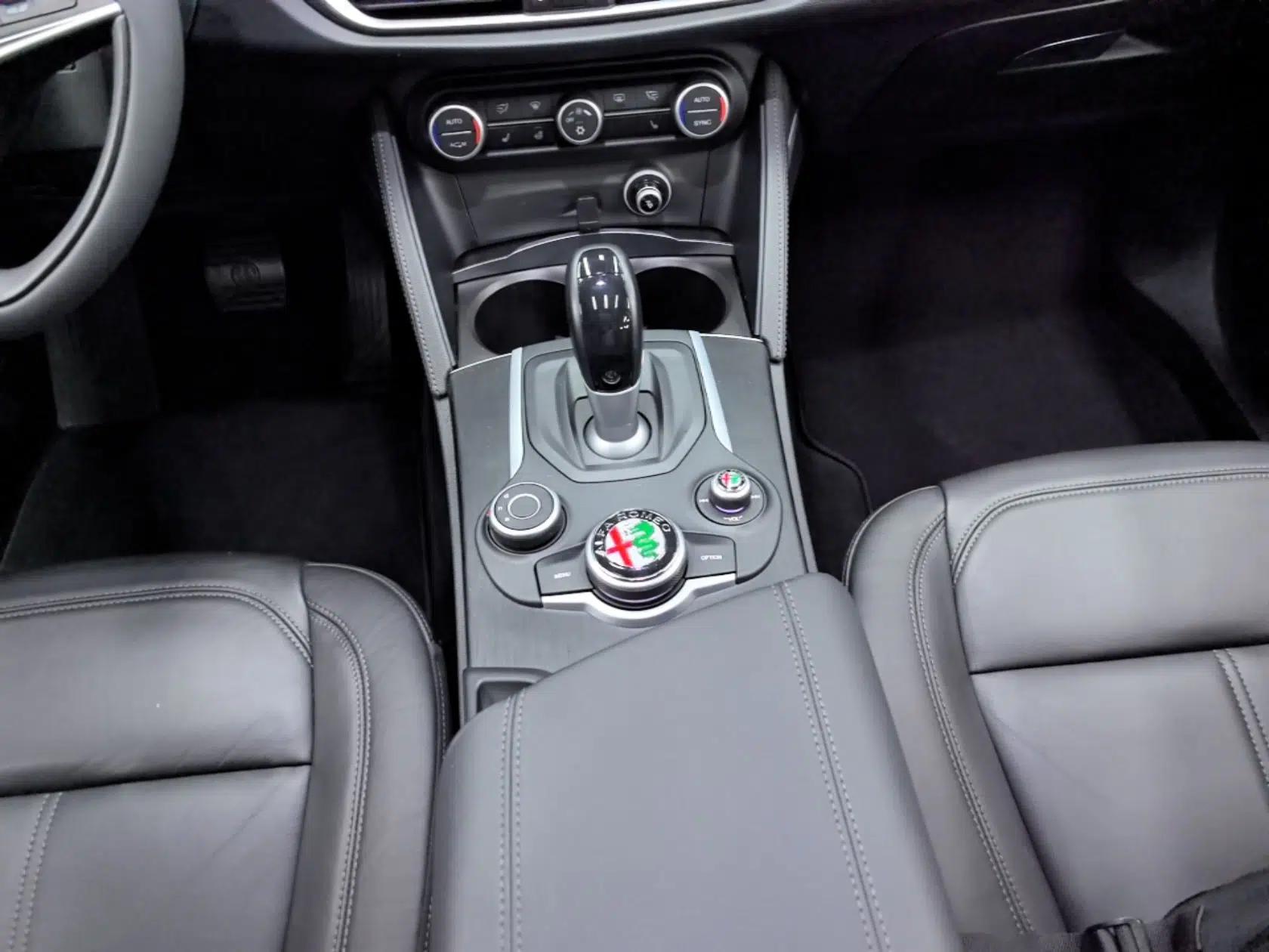 Alfa Romeo Stelvio 2017 2.0T 200HP Elite Edition — миниатюра 17