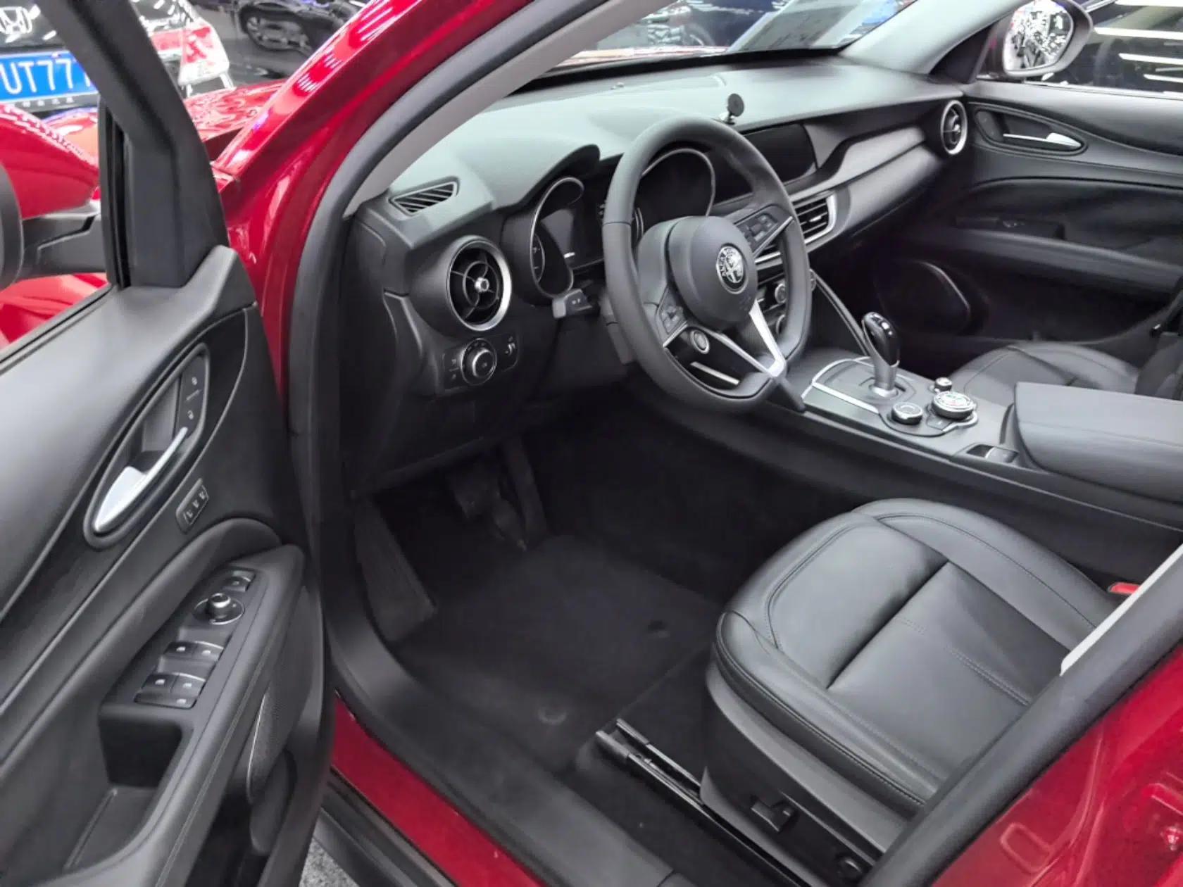 Alfa Romeo Stelvio 2017 2.0T 200HP Elite Edition — миниатюра 19