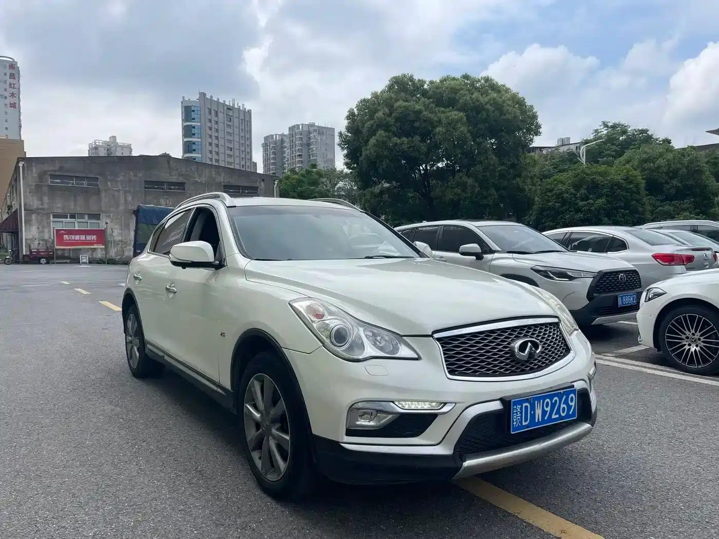 Infiniti QX50 2015 2.5L Comfort Edition — миниатюра 3