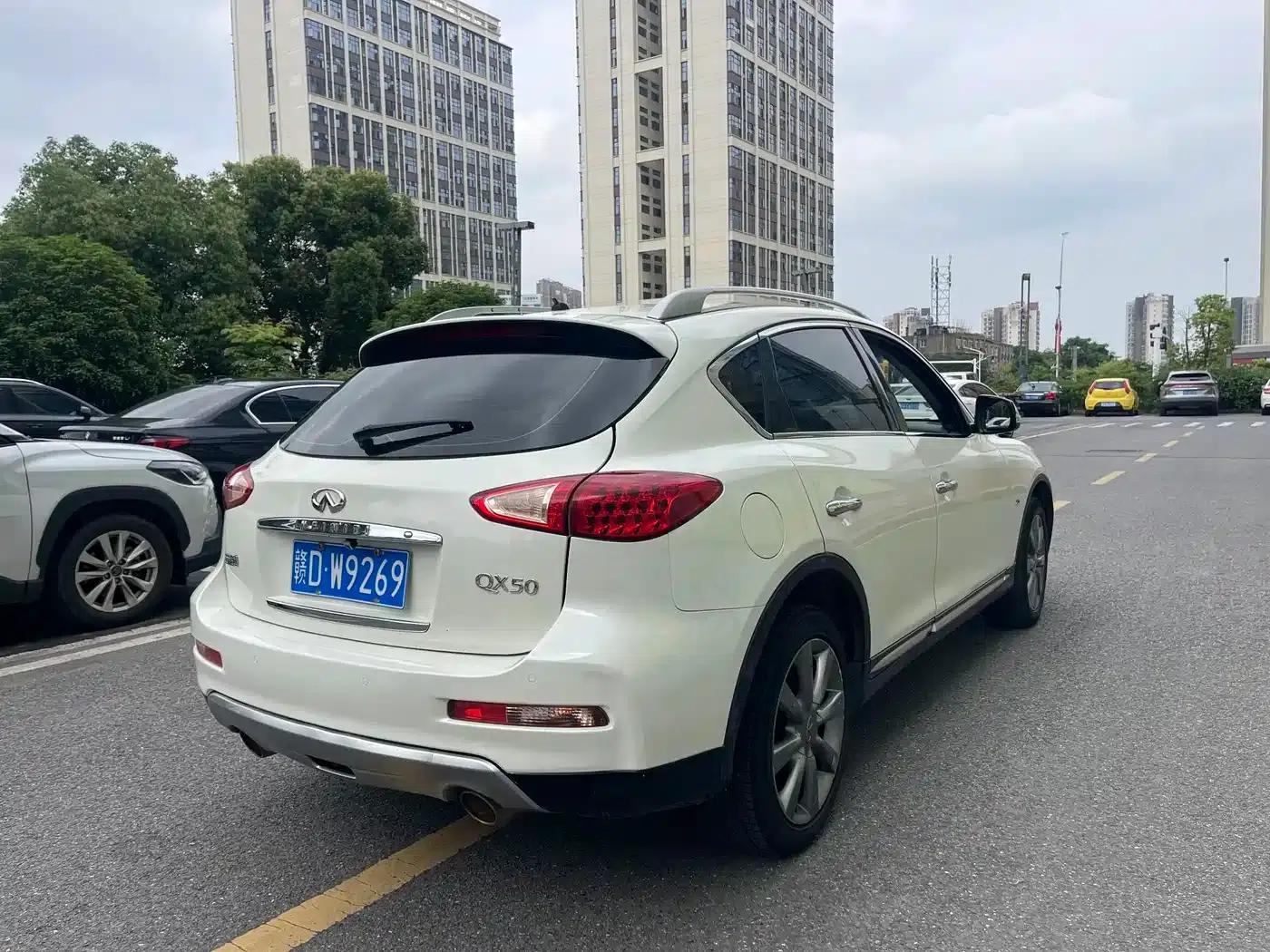 Infiniti QX50 2015 2.5L Comfort Edition — миниатюра 4