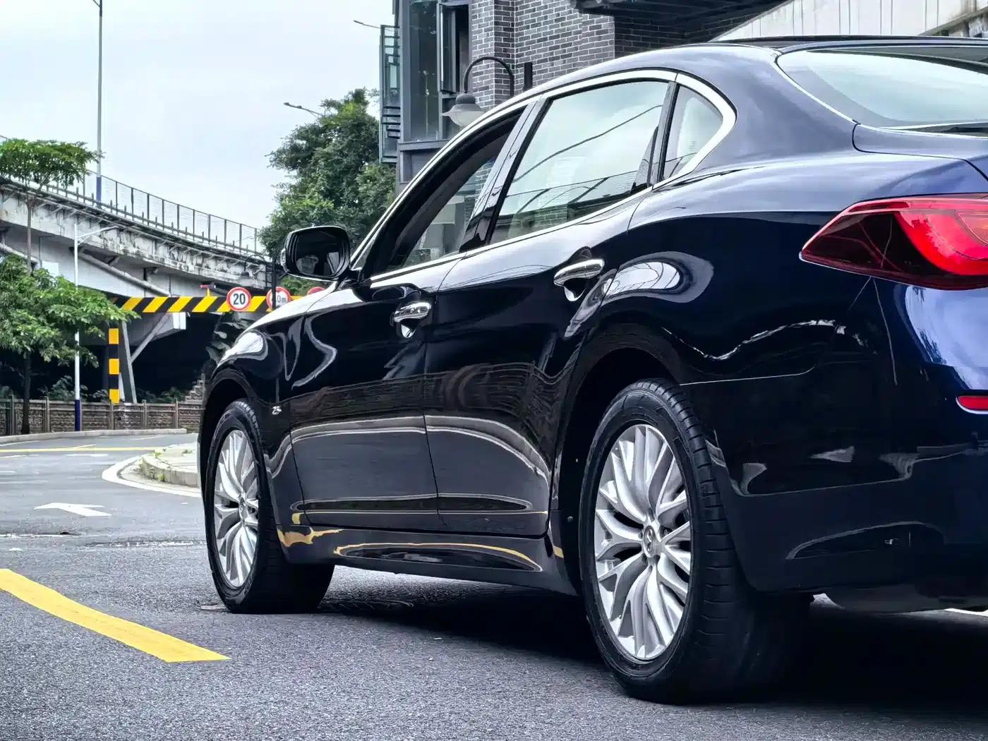 Infiniti Q70 2015 Q70L 2.5L Enjoy Edition — миниатюра 17