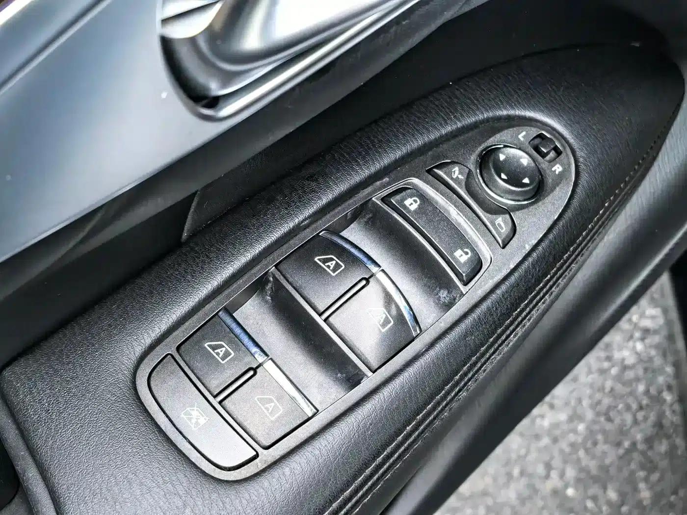 Infiniti Q70 2015 Q70L 2.5L Enjoy Edition — миниатюра 22
