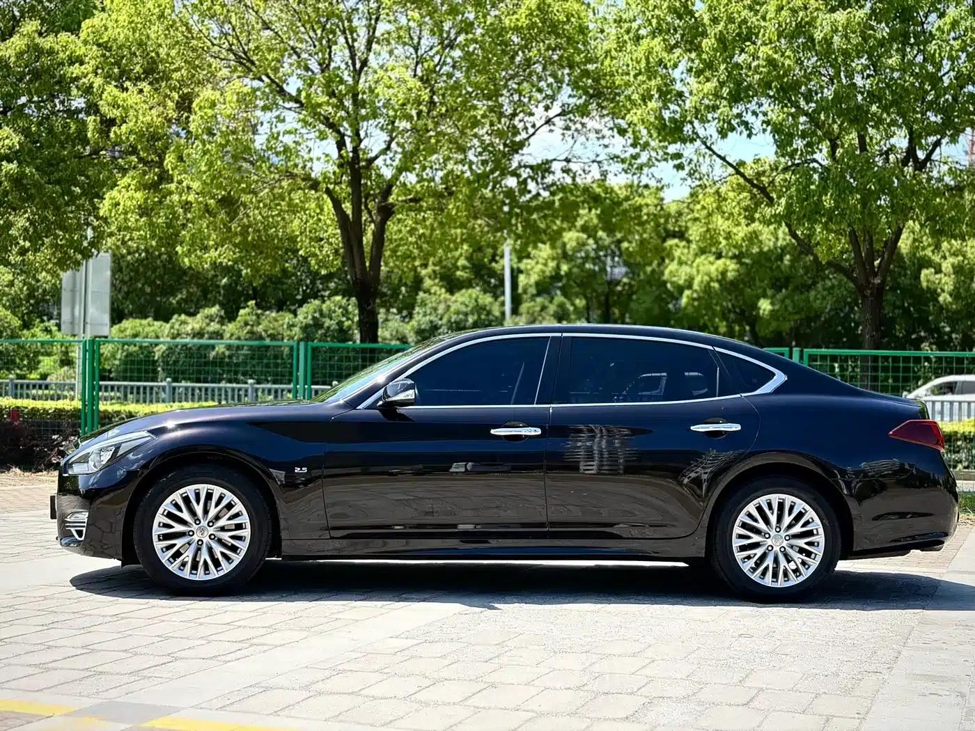 Infiniti Q70 2015 Q70L 2.5L Enjoy Edition — миниатюра 3