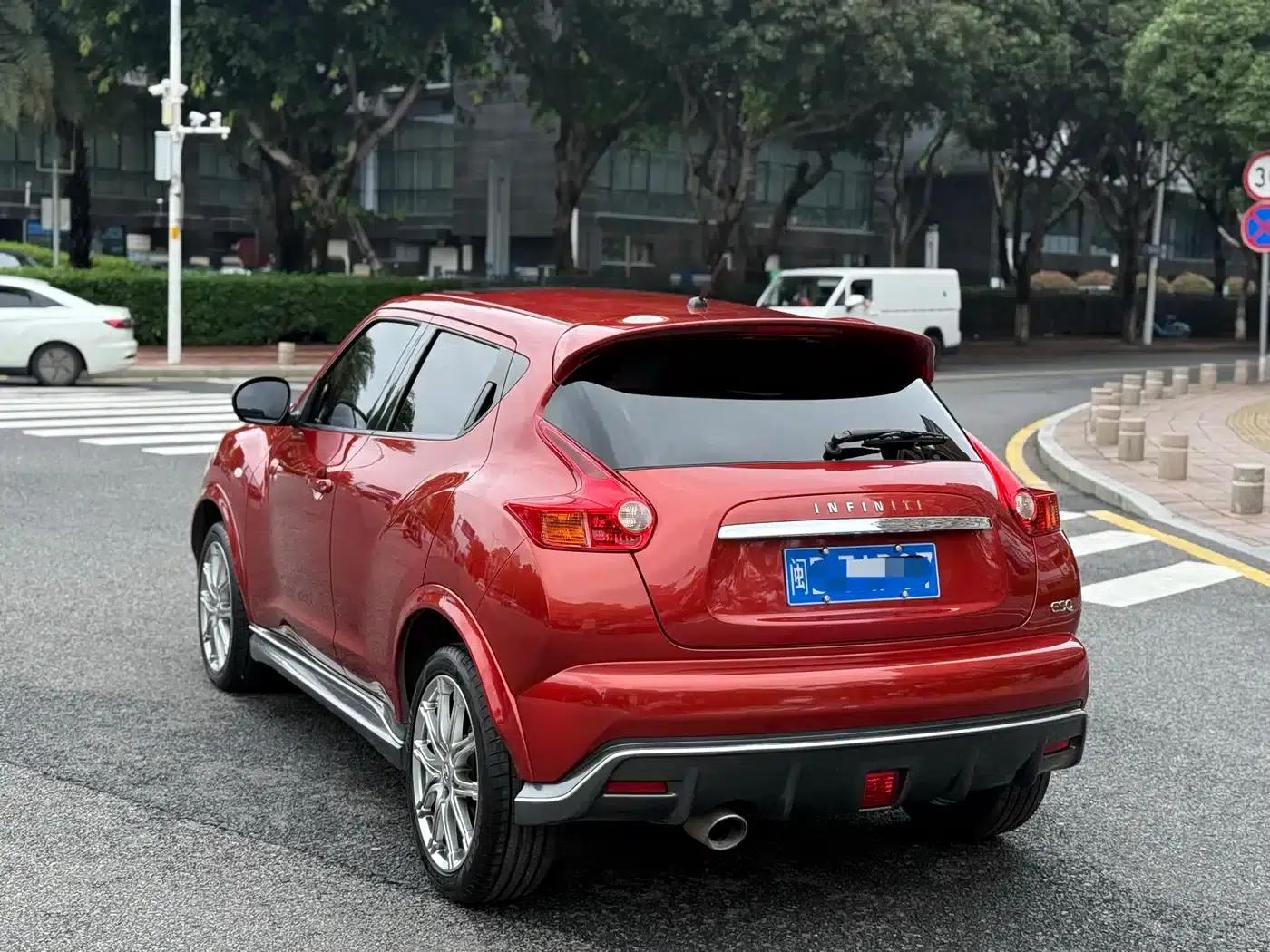 Infiniti ESQ 2014 1.6L Sporty Edition — миниатюра 9