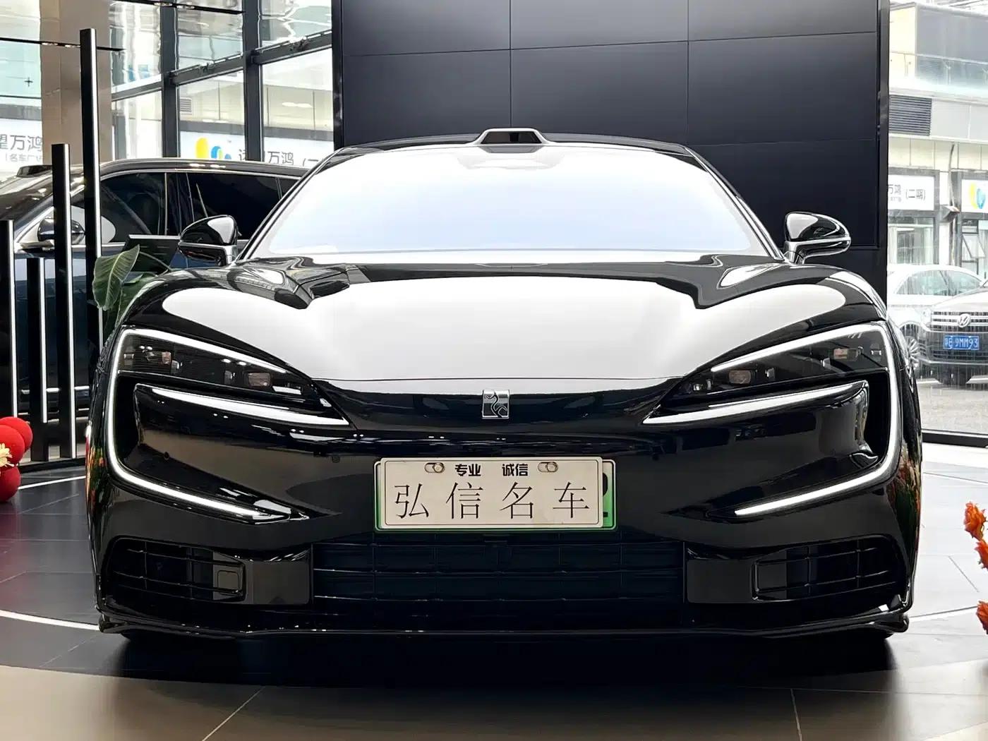 Looking up at the U7 2025 PHEV five-seater luxury edition — миниатюра 2