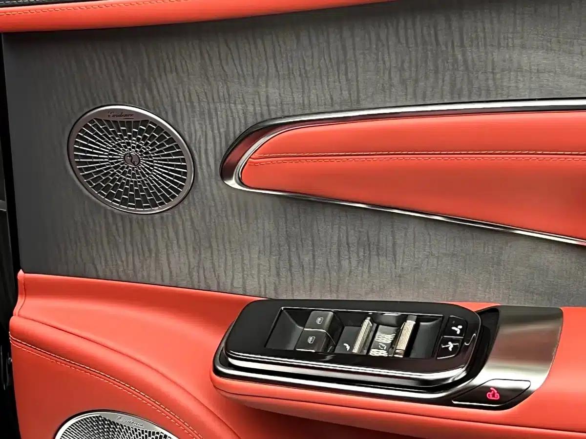 Looking up at the U7 2025 PHEV five-seater luxury edition — миниатюра 11