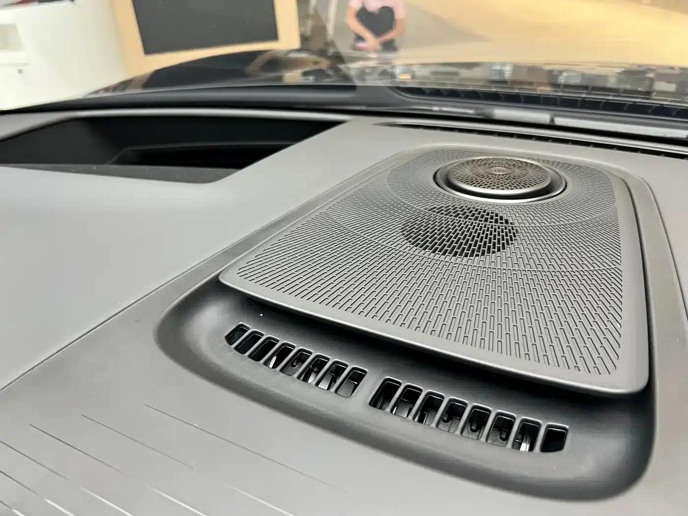 Looking up at the U7 2025 PHEV five-seater luxury edition — миниатюра 20