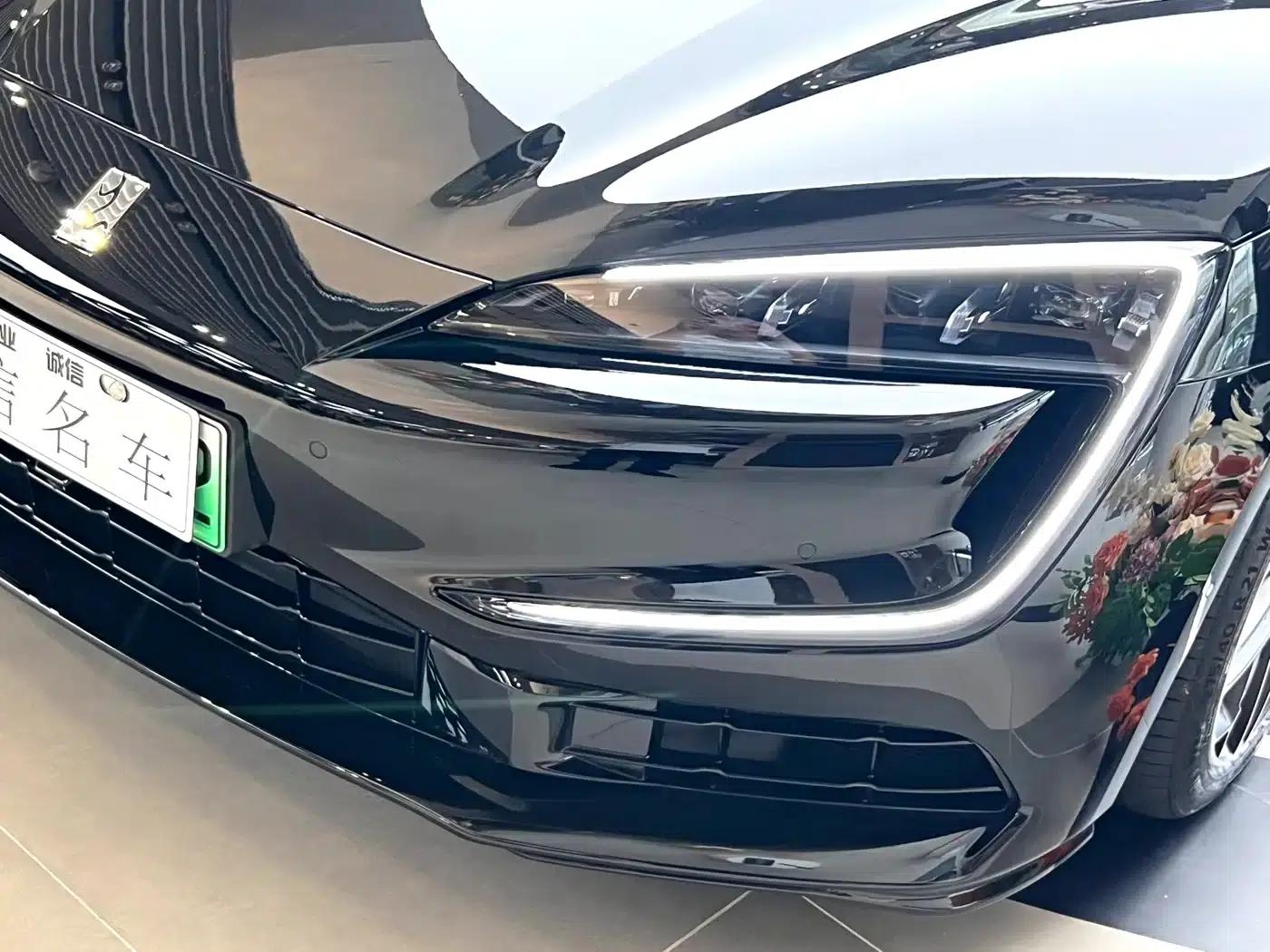 Looking up at the U7 2025 PHEV five-seater luxury edition — миниатюра 25