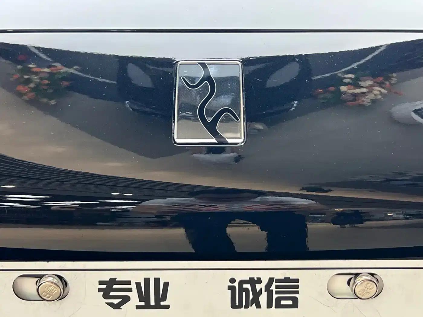 Looking up at the U7 2025 PHEV five-seater luxury edition — миниатюра 26