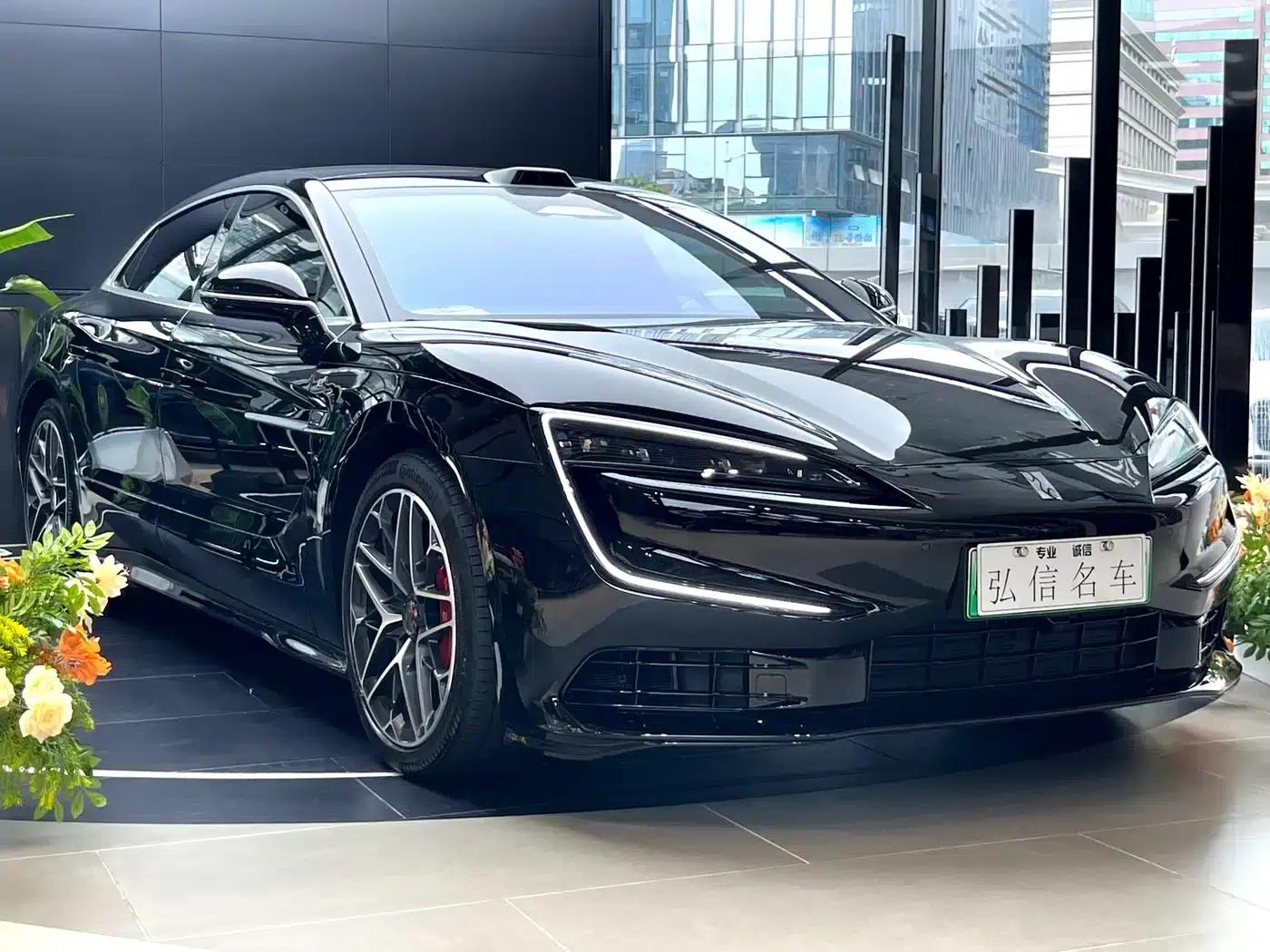 Looking up at the U7 2025 PHEV five-seater luxury edition — миниатюра 28