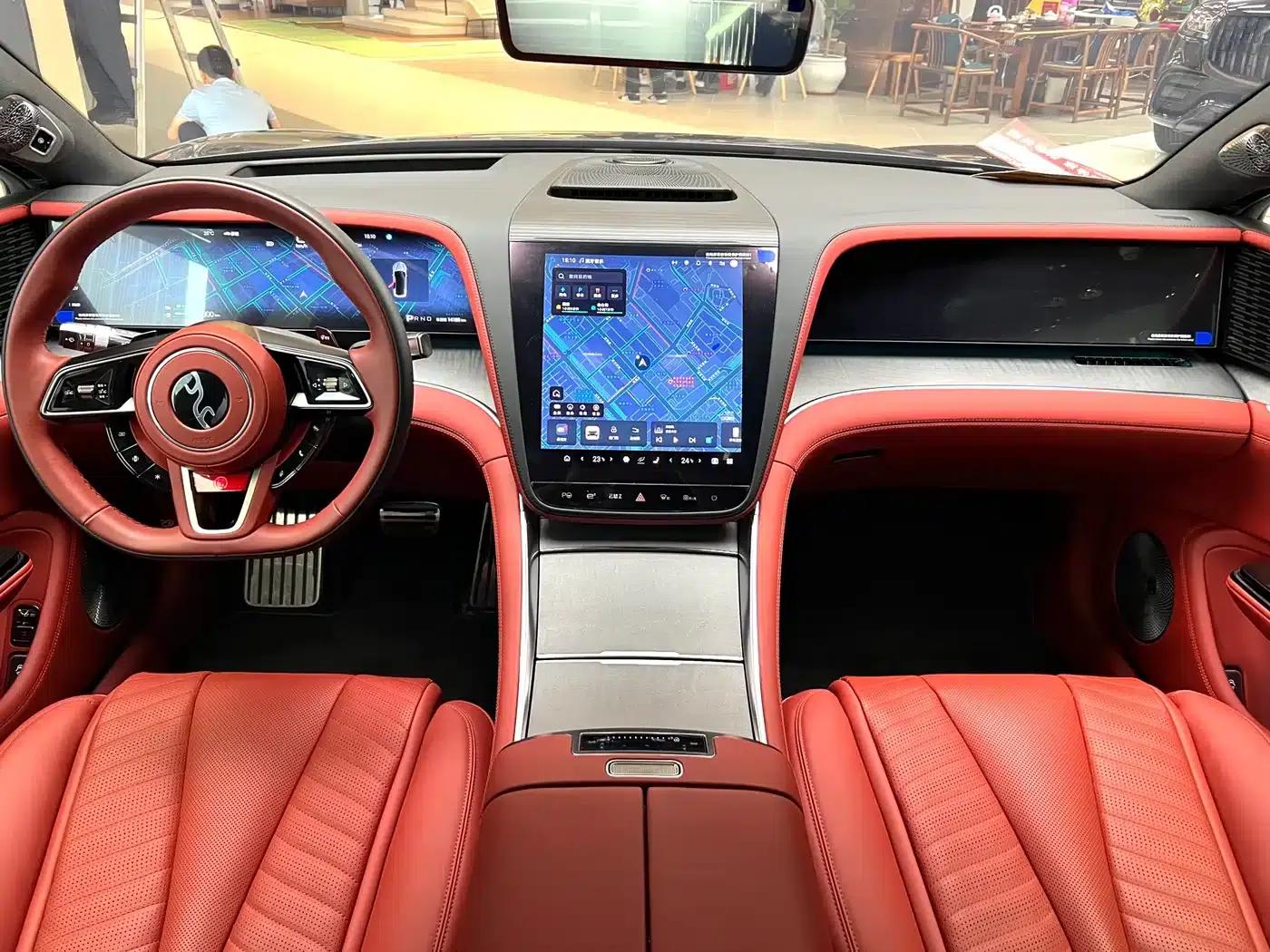 Looking up at the U7 2025 PHEV five-seater luxury edition — миниатюра 4