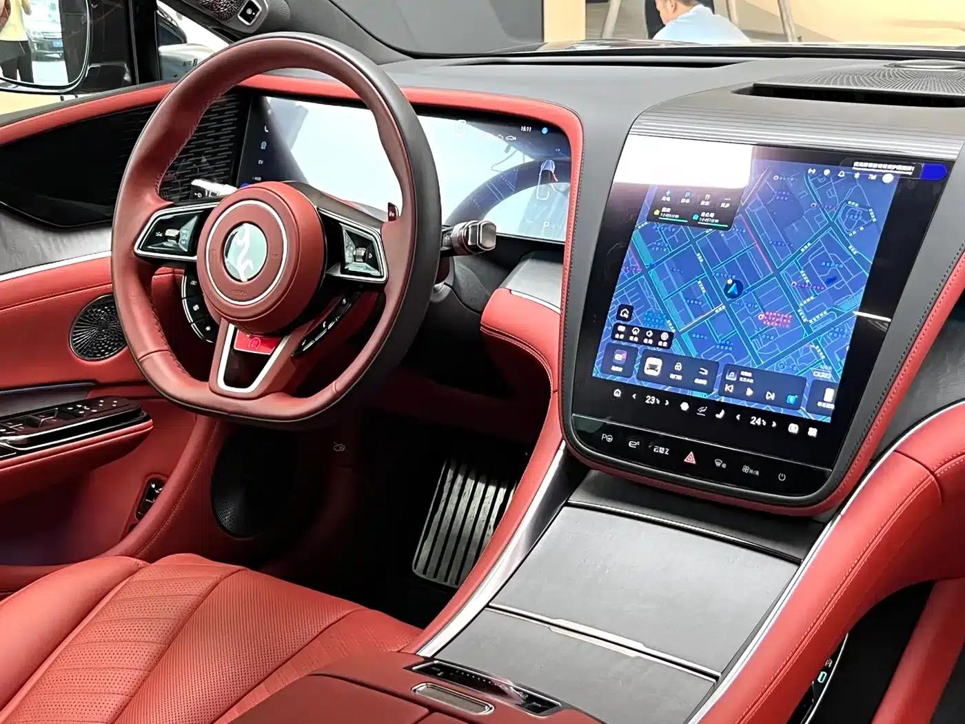 Looking up at the U7 2025 PHEV five-seater luxury edition — миниатюра 7