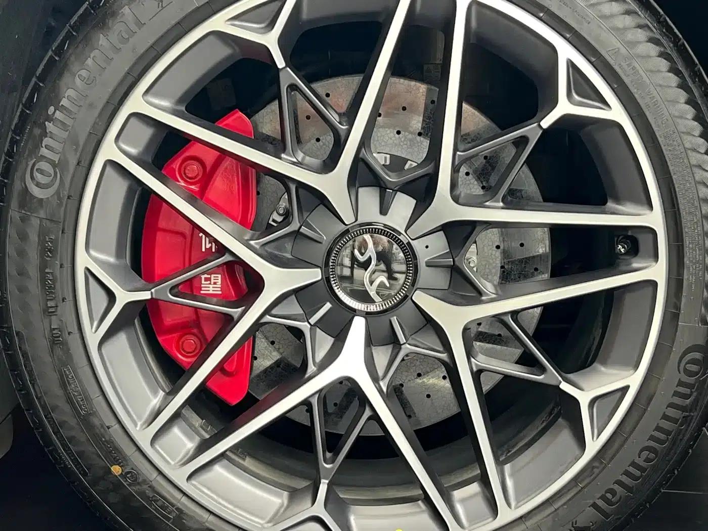 Looking up at the U7 2025 PHEV five-seater luxury edition — миниатюра 10