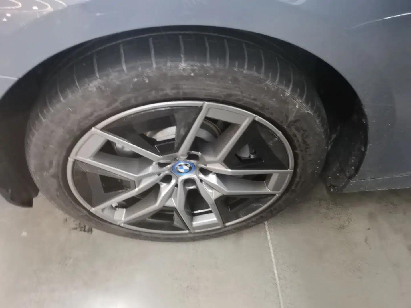 BMW i5 2024 eDrive 35L Prestige Luxury Package — миниатюра 8