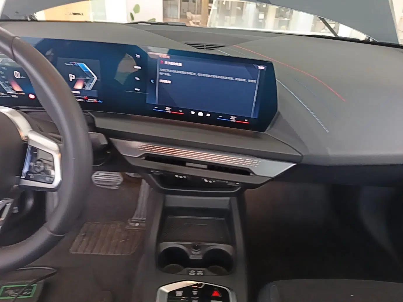 BMW 2 Series 2025 225L M Sport Night Edition Package — миниатюра 16