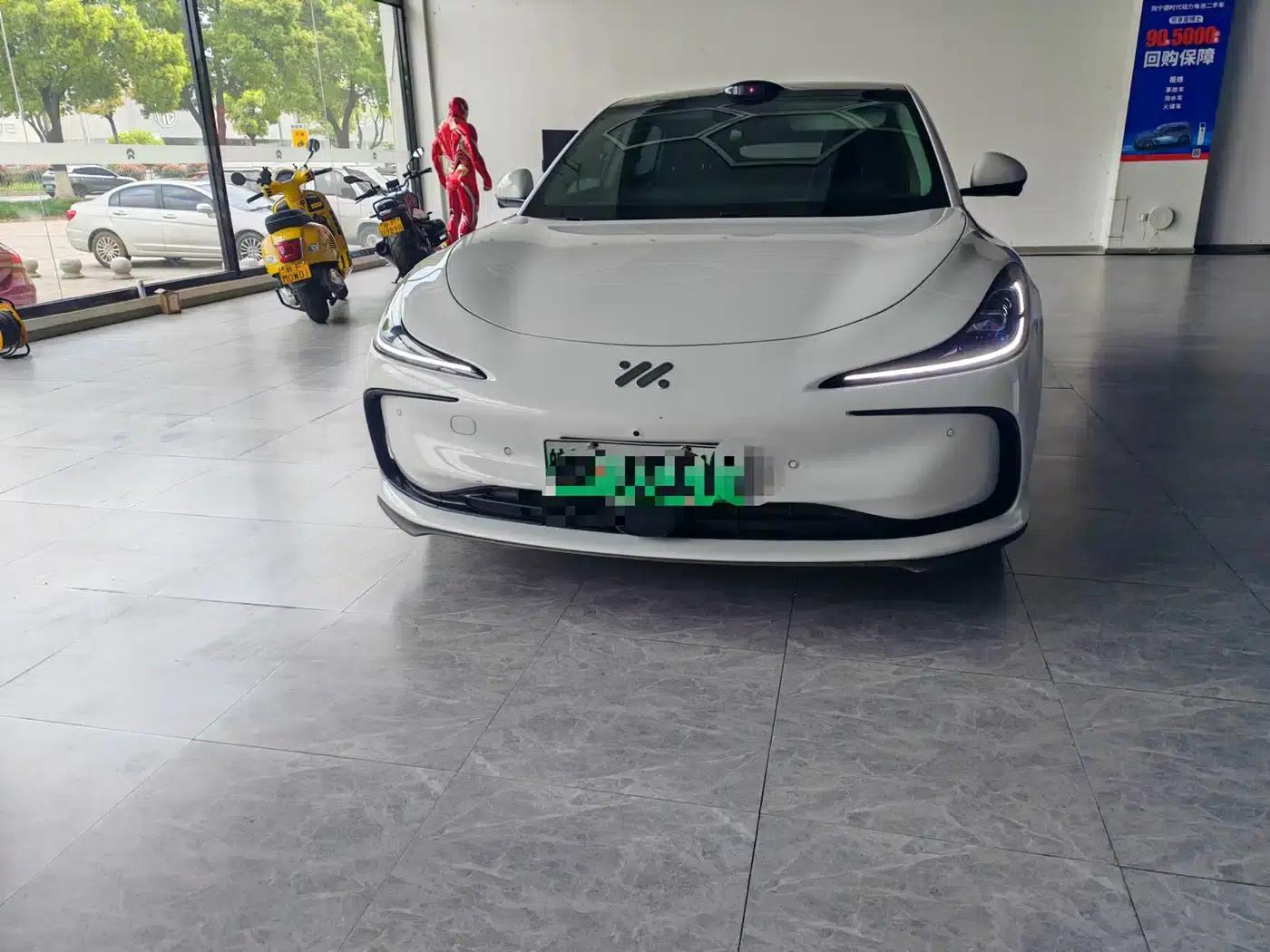 Zhiji L6 2024 Max Extended Range Edition — миниатюра 2