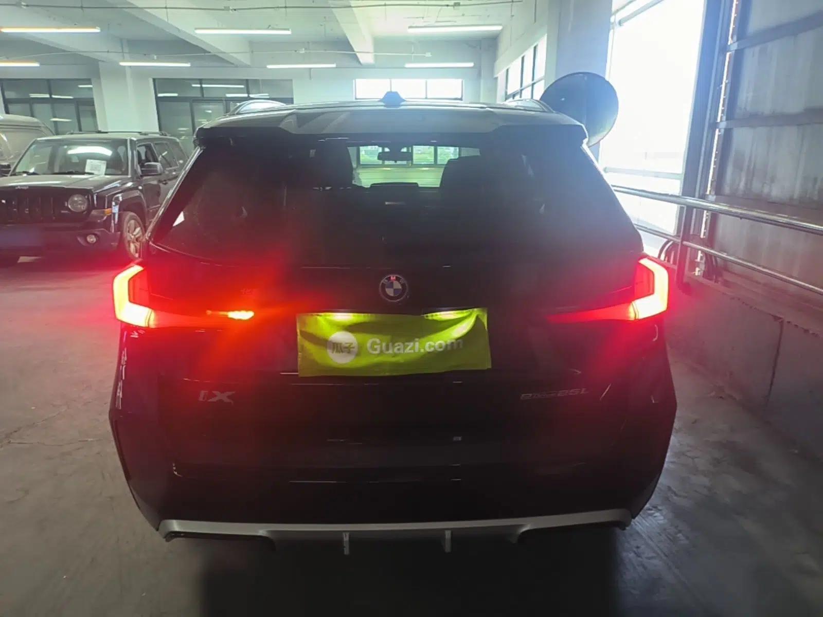 BMW iX1 2023 eDrive25L M Sport Package — миниатюра 5