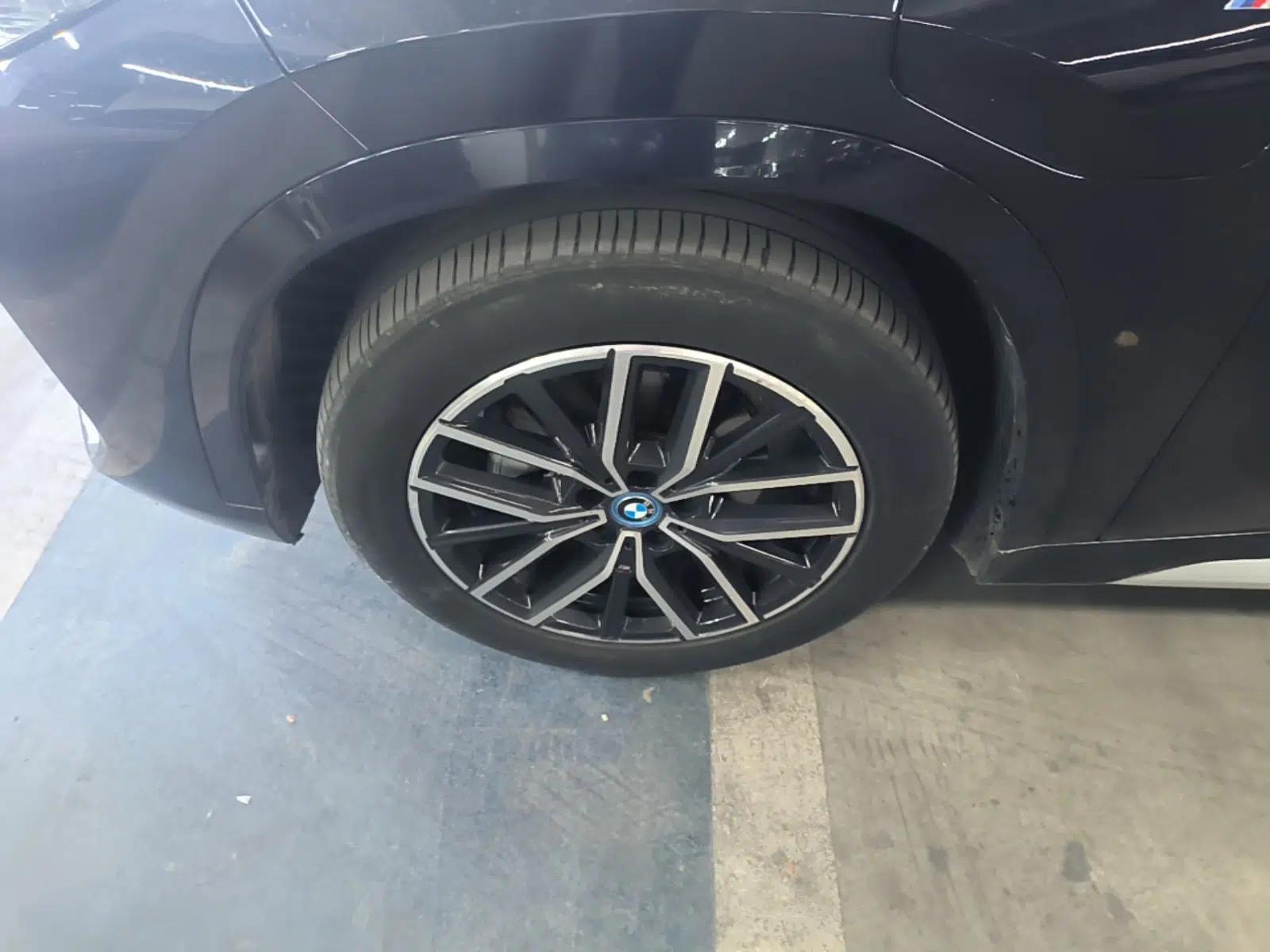 BMW iX1 2023 eDrive25L M Sport Package — миниатюра 8