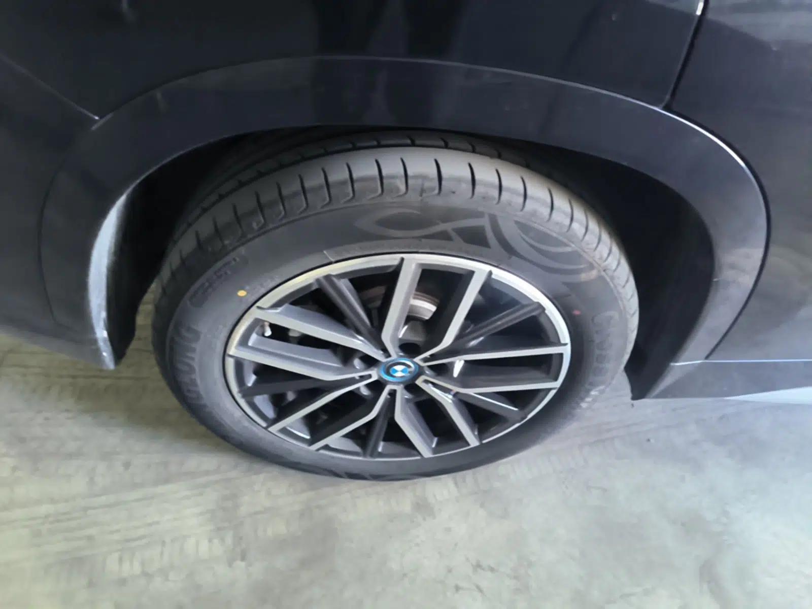 BMW iX1 2023 eDrive25L M Sport Package — миниатюра 10