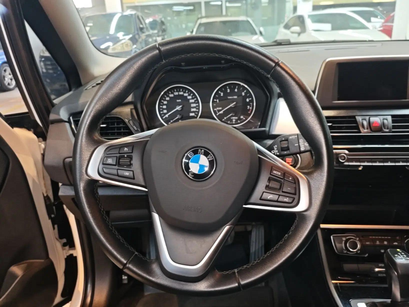 BMW 2 Series Active Tourer 2016 218i Fashion Model — миниатюра 14