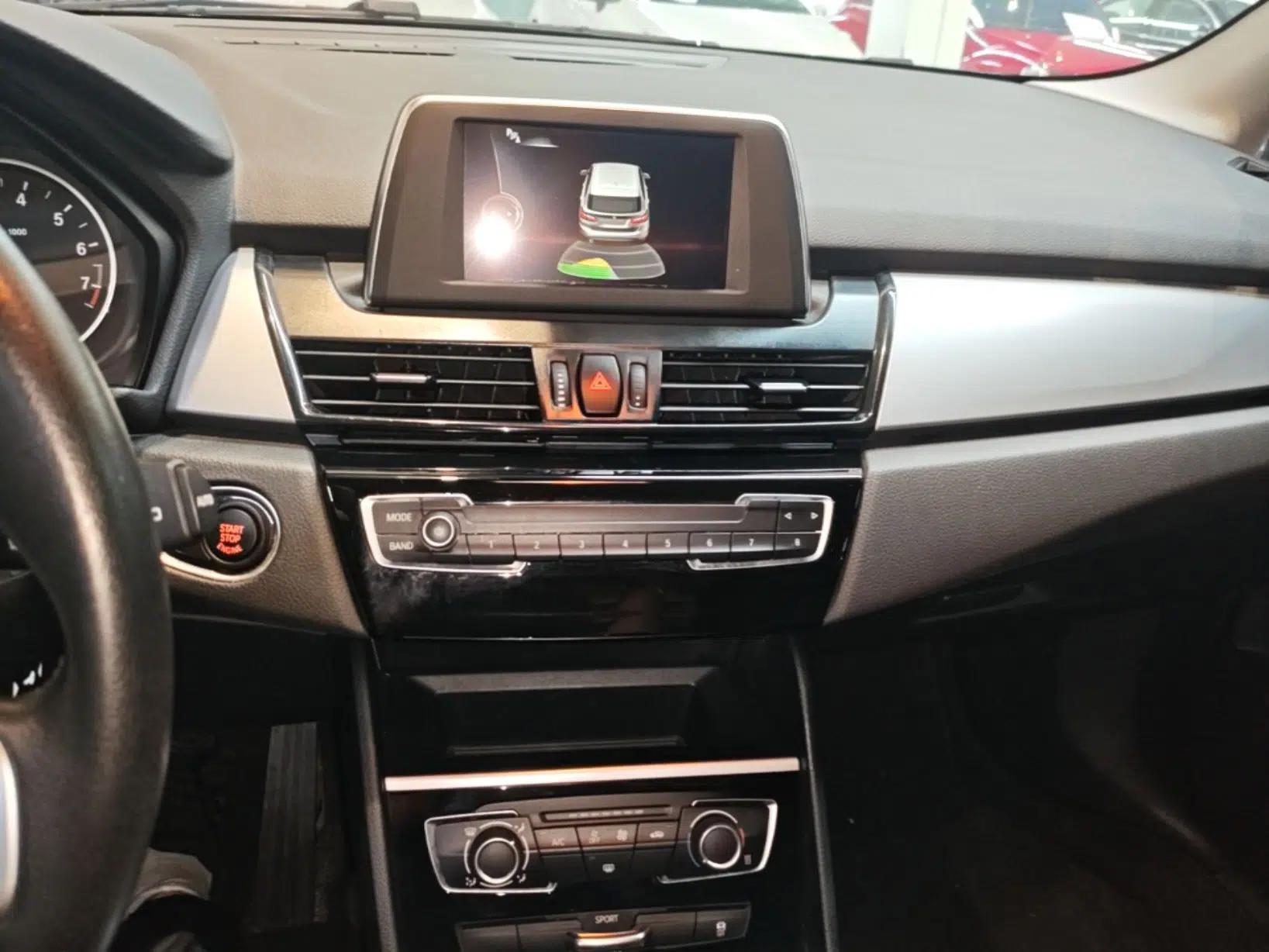 BMW 2 Series Active Tourer 2016 218i Fashion Model — миниатюра 16