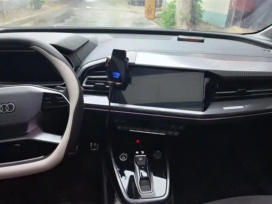 Audi Q4 e-tron 2023 Model 40 e-tron Trailblazer — миниатюра 13